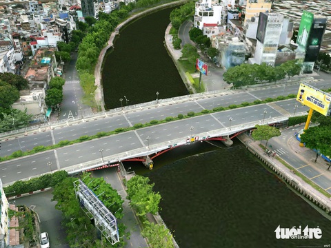 Hơn 520km đường thủy TP.HCM số hóa chuẩn theo hiện trạng- Ảnh 2. Mô hình số 3D hiện trạng cầu Công Lý trên tuyến Nhiêu Lộc - Thị Nghè. Việc khảo sát công trình vượt tuyến (cầu, cống) được quét laser scan 3D với độ chính xác cao - Nguồn: Tư vấn Portcoast