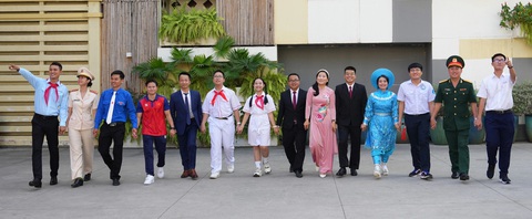 14 Công dân trẻ tiêu biểu TP.HCM 2023 (từ trái qua): Lưu Hoàng Phúc, Võ Thị Bích Phương, Nguyễn Hoàng Lưu Duy, Nguyễn Văn Khánh Phong, Nguyễn Hồng Huy, Lê Nam Long, Huỳnh Anh Thư, Lê Thanh Long, Hà Thị Thanh Hương, Nguyễn Trần Anh Vũ, Huỳnh Thị Anh Thi, Đặng Lê Minh Khang, Ngô Trường An và Lê Minh Đức - Ảnh: HỮU HẠNH 14 Công dân trẻ tiêu biểu TP.HCM 2023 (từ trái qua): Lưu Hoàng Phúc, Võ Thị Bích Phương, Nguyễn Hoàng Duy Lưu, Nguyễn Văn Khánh Phong, Nguyễn Hồng Huy, Lê Nam Long, Huỳnh Anh Thư, Lê Thanh Long, Hà Thị Thanh Hương, Nguyễn Trần Anh Vũ, Huỳnh Thị Anh Thi, Đặng Lê Minh Khang, Ngô Trường An và Lê Minh Đức - Ảnh: HỮU HẠNH