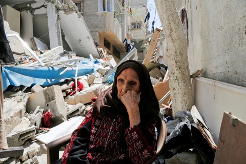 Chiến sự tại Dải Gaza mang lại nhiều đau thương cho dân thường - Ảnh: REUTERS Chiến sự tại Dải Gaza mang lại nhiều đau thương cho dân thường - Ảnh: REUTERS