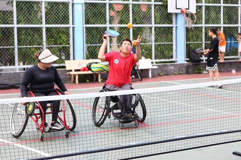 Tiết lộ môn thể thao tỉ phú Bill Gates say mê và lợi ích khi tập luyện- Ảnh 3. Pickleball hiện khá phổ biến trong cộng đồng thể thao khuyết tật Việt Nam - Ảnh: HOÀNG TÙNG