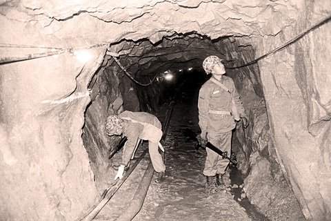 Đường hầm thứ hai được phát hiện vào ngày 19-3-1975 - Ảnh: BETTMANN Đường hầm thứ hai được phát hiện vào ngày 19-3-1975 - Ảnh: BETTMANN