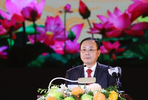 Chủ tịch nước Võ Văn Thưởng trao Huân chương Lao động hạng nhất cho Cần Thơ- Ảnh 2. Bí thư Thành ủy Cần Thơ Nguyễn Văn Hiếu phát biểu ôn lại chặng đường 20 năm của thành phố Cần Thơ - Ảnh: CHÍ QUỐC