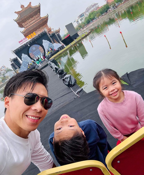 Gia đình nghệ sĩ xiếc Quốc Nghiệp diễn đón năm mới tại Ninh Bình - Ảnh: NVCC Gia đình nghệ sĩ xiếc Quốc Nghiệp đón năm mới tại Ninh Bình - Ảnh: NVCC