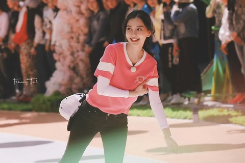 Sự nhiệt tình, chơi hết mình của Angelababy tại chương trình Keep Running đã chiếm được nhiều tình cảm của khán giả trong và ngoài nước Sự nhiệt tình, chơi hết mình của Angelababy tại chương trình Keep Running đã chiếm được nhiều tình cảm của khán giả trong và ngoài nước