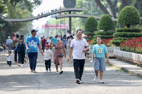 Thời tiết hôm nay 1-1: Ngày đầu năm mới nắng đẹp nhưng có thể mưa chiều- Ảnh 1. Hôm nay thời tiết cả nước ngày nắng đẹp - Ảnh: PHƯƠNG QUYÊN