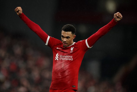 Liverpool thắng nghẹt thở Fulham trong trận cầu có 7 bàn thắng- Ảnh 1. Trent Alexander-Arnold ghi bàn ấn định chiến thắng 4-3 cho Liverpool - Ảnh: REUTERS