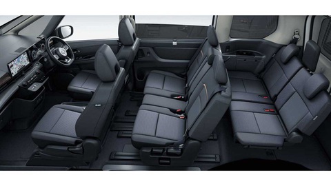 Nissan Serena thắng lớn tại sân nhà- Ảnh 2. Ở lần trở lại này, nội thất Serena vẫn giữ được sự rộng rãi đặc trưng và cũng được nâng cấp tiện nghi và yên tĩnh hơn đáng kể - Ảnh: Nissan