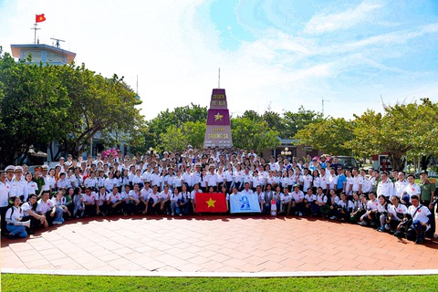 Ra mắt MV ca khúc chính thức Đại hội Hội Sinh viên Việt Nam- Ảnh 1. Hành trình Sinh viên với biển đảo Tổ quốc năm 2023 đến với quần đảo Trường Sa đã tạo nên tiếng vang lớn trong cộng đồng sinh viên Việt Nam - Ảnh: NAM TRẦN