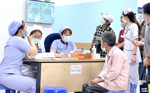 Bệnh nhân khám bệnh ở Bệnh viện Ung bướu TP.HCM (cơ sở 2 tại TP Thủ Đức) - Ảnh: DUYÊN PHAN Bệnh nhân khám bệnh ở Bệnh viện Ung bướu TP.HCM (cơ sở 2 tại TP Thủ Đức) - Ảnh: DUYÊN PHAN