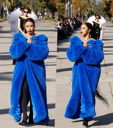 Cười bò khi Cardi B đang catwalk bỗng rẽ ngang, rời sàn runway- Ảnh 1. Cardi B lần đầu thử sức diễn thời trang