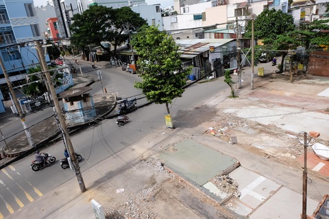 TP.HCM dốc sức cuộc đua giải ngân đầu tư công- Ảnh 1. Đường Dương Quảng Hàm là dự án "thúc" tỉ lệ giải ngân quận Gò Vấp tăng tốc - Ảnh: PHƯƠNG NHI