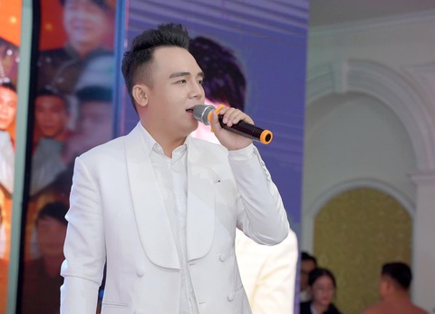 Dương Hoàng Phúc nói về vai trò của Ngọc Sơn, Dương Ngọc Thái trong sự nghiệp ca hát- Ảnh 1. Dương Hoàng Phúc ra mắt sản phẩm âm nhạc mới mừng sinh nhật