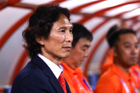 Vòng 4 V-League 2023-2024: Thử thách đầu tiên cho HLV Gong Oh Kyun- Ảnh 3. HLV Gong Oh Kyun trong màu áo Công An Hà Nội - Ảnh: MINH ĐỨC