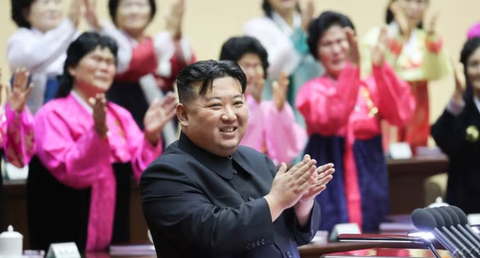 Lãnh đạo Kim Jong Un kêu gọi người dân Triều Tiên sinh thêm con- Ảnh 1. Lãnh đạo Triều Tiên Kim Jong Un tại sự kiện dành cho các bà mẹ toàn quốc tại Bình Nhưỡng ngày 3-12 - Ảnh: KCNA