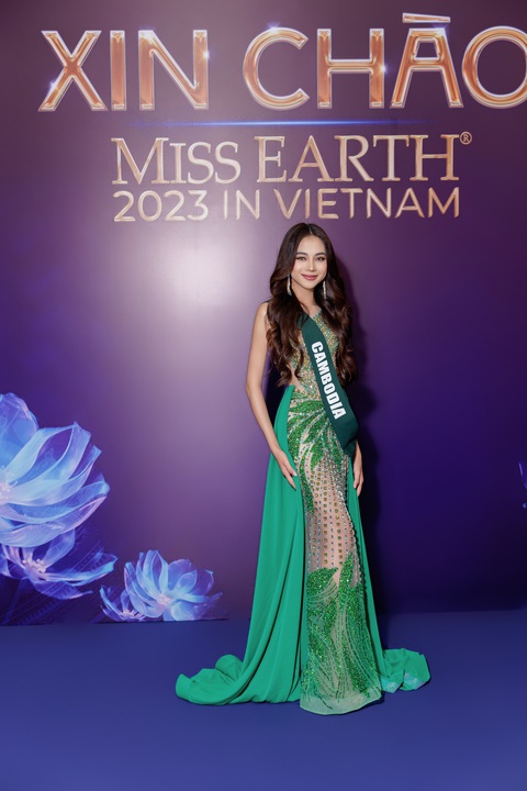 Trương Ngọc Ánh 'bao' cả nhà hát mời thí sinh Miss Earth xem À ố show- Ảnh 12. Đại diện Campuchia