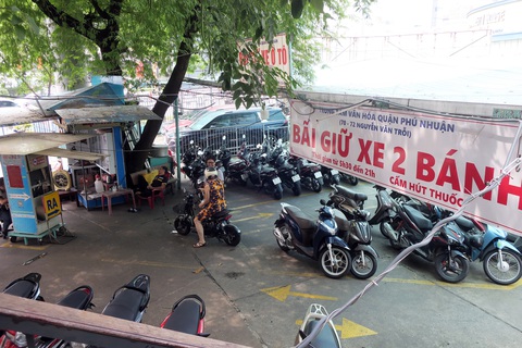 Bãi giữ xe tại Trung tâm Văn hóa quận Phú Nhuận, TP.HCM - Ảnh: T.T.D. Bãi giữ xe tại Trung tâm Văn hóa quận Phú Nhuận, TP.HCM - Ảnh: T.T.D.