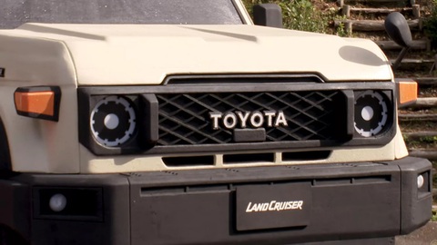 Ảnh 2 người nâng Toyota Land Cruiser gây sốt, sự thực cực dễ hiểu- Ảnh 9. Ảnh 2 người nâng Toyota Land Cruiser gây sốt, sự thực cực dễ hiểu- Ảnh 9.