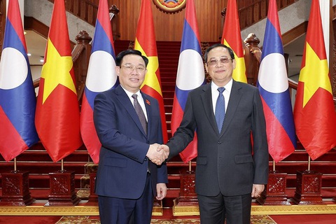 Chủ tịch Quốc hội Vương Đình Huệ gặp Thủ tướng Lào Sonexay Siphandone - Ảnh: TTXVN Chủ tịch Quốc hội Vương Đình Huệ gặp Thủ tướng Lào Sonexay Siphandone - Ảnh: TTXVN