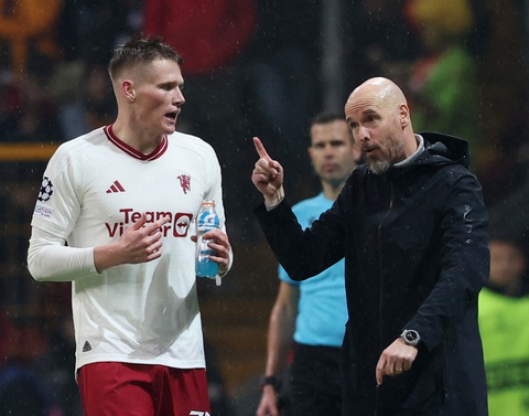 Một nửa cầu thủ Man United phản đối HLV Ten Hag- Ảnh 1. HLV Ten Hag không còn được lòng các cầu thủ Man United - Ảnh: REUTERS