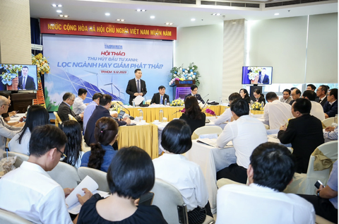 Doanh nghiệp FDI muốn đầu tư, địa phương nghe 'có vẻ bị ô nhiễm' đã bỏ qua- Ảnh 1. Các diễn giả tại hội thảo "Thu hút đầu tư xanh: Lọc ngành hay giảm phát thải?" - Ảnh: NHẬT THỊNH