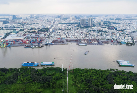Cầu Thủ Thiêm 4 hướng tuyến ra sao để Nhà Bè - Thủ Đức rút ngắn gần 10km?- Ảnh 4. Thế nhưng, giao thông khu đô thị mới Thủ Thiêm chưa kết nối được với quận 4, quận 7 và Nhà Bè, hướng đi Cần Giờ. Do đó, hiện tại muốn đi từ khu Nam qua khu Đông TP.HCM phải đi đường vòng - Ảnh: LÊ PHAN