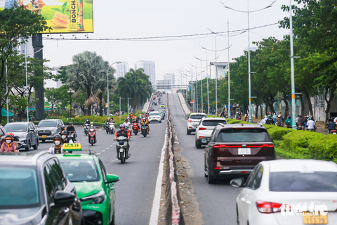 Cầu Thủ Thiêm 4 hướng tuyến ra sao để Nhà Bè - Thủ Đức rút ngắn gần 10km?- Ảnh 6. Cầu Thủ Thiêm 4 xây dựng xong sẽ giảm áp lực giao thông cho các trục hướng từ quận 1 về phía quận 7 như đường Tôn Đức Thắng, Nguyễn Tất Thành, khu vực cầu Tân Thuận 1 và 2 - Ảnh: CHÂU TUẤN