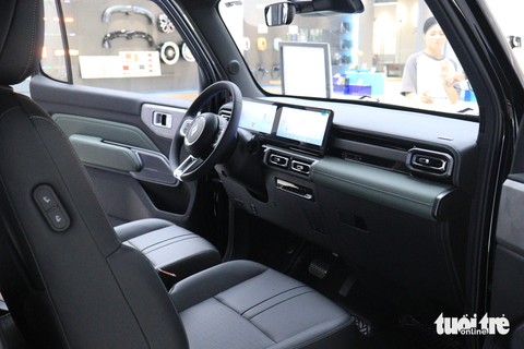 Đánh giá nhanh Baojun Yep sắp bán ở Việt Nam: Ngoại hình giống VF 3, đỗ xe không cần người lái- Ảnh 5. Kiểu dáng vô-lăng trên Yep 2023 khiến nhiều người liên tưởng đến Mercedes-AMG G 63 - Ảnh: BẢO LÂM