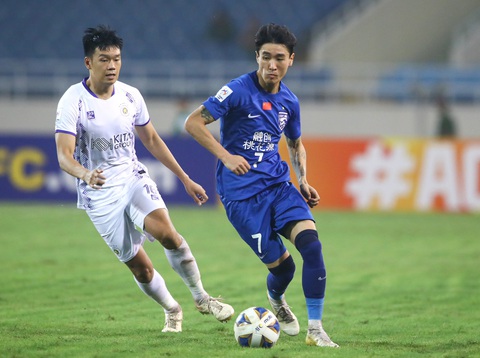 Dù bị loại, CLB Hà Nội quyết chia tay AFC Champions League với hình ảnh đẹp- Ảnh 1. CLB Hà Nội (bìa trái) nhận bài học lớn tại AFC Champions League 2023 - 2024 - Ảnh: MINH ĐỨC