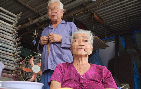Nam thanh niên giả làm từ thiện, trộm hai cây vàng của hai cụ già- Ảnh 1. Hai cụ già bị thanh niên giả đi làm từ thiện rồi trộm khoảng hai cây vàng ở Thủ Đức - Ảnh: MINH HÒA