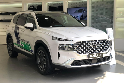 Tin tức giá xe: Loạt xe hybrid giảm giá hàng trăm triệu ở Việt Nam- Ảnh 1. Hyundai Santa Fe hybrid nhanh chóng giảm giá không lâu sau khi ra mắt - Ảnh: Đại lý Hyundai/Facebook