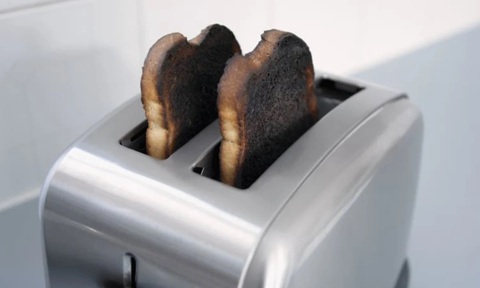 Làm ấm pin xe điện bằng máy nướng bánh mì, chủ lãnh hậu quả đắng, lại còn bị phạt- Ảnh 2. Cảnh sát khuyến cáo người dân không nên sử dụng các máy tỏa nhiệt để giữ ấm pin xe điện - Ảnh minh họa: Autoblog