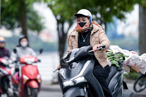 Không khí lạnh tăng cường, miền Bắc tiếp tục rét, miền Trung mưa to- Ảnh 1. Do ảnh hưởng của không khí lạnh tăng cường nên miền Bắc tiếp tục rét, miền Trung mưa vừa đến mưa to - Ảnh: NAM TRẦN