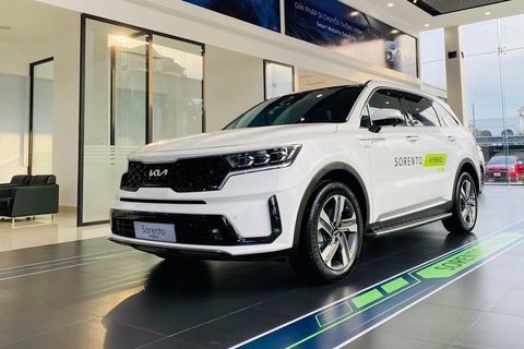 Tin tức giá xe: Loạt xe hybrid giảm giá hàng trăm triệu ở Việt Nam- Ảnh 3. Sorento hybrid nay còn rẻ hơn giá niêm yết bản Premium tiêu chuẩn - Ảnh: Đại lý Kia/Facebook