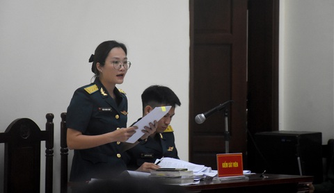 Đại diện viện kiểm sát tranh luận tại tòa - Ảnh: DUY THANH Đại diện viện kiểm sát tranh luận tại tòa - Ảnh: DUY THANH