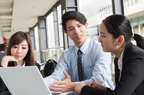 Nhân viên truyền thông là ai, làm công việc gì?- Ảnh 6. Yêu cầu tuyển dụng nhân viên truyền thông - Ảnh: Pexels.