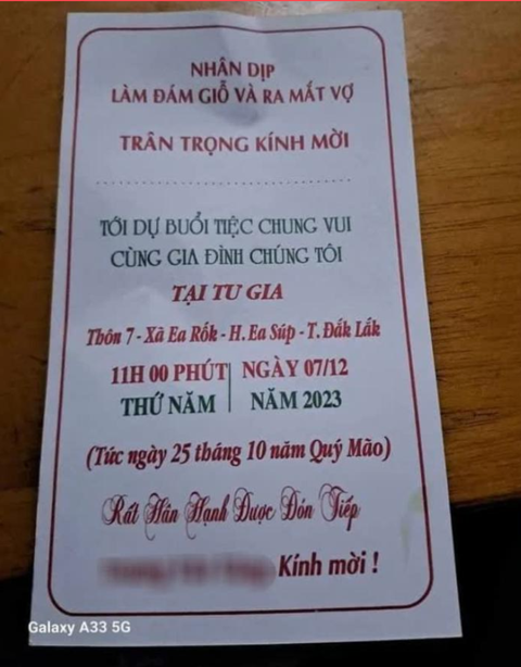 Ảnh vui 5-12: Cây thông Noel di động phát ra tiếng sủa cực chill- Ảnh 6. Thiệp mời gây xôn xao.