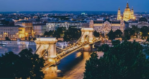 Thủ đô BudaPest bên dòng sông Danube - Ảnh: UNSPLASH Thủ đô Budapest bên dòng sông Danube - Ảnh: UNSPLASH
