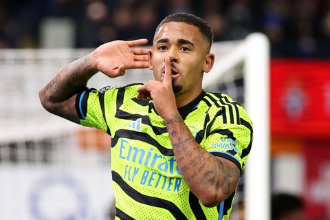 Thắng nghẹt thở Luton Town, Arsenal vẫn đứng đầu Premier League- Ảnh 1. Gabriel Jesus là một trong những cầu thủ xuất sắc nhất của Arsenal trước Luton Town - Ảnh: GETTY