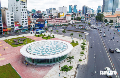 Diễn tập chữa cháy ga Bến Thành, 27 tuyến xe buýt phải điều chỉnh đường đi- Ảnh 1. Các tuyến xe buýt sẽ được điều chỉnh đường đi trong thời gian diễn tập chữa cháy và cứu nạn cứu hộ tại nhà ga trung tâm Bến Thành (quận 1, TP.HCM) - Ảnh: CHÂU TUẤN