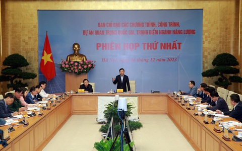 Phân luồng xanh, đỏ dự án năng lượng để tháo gỡ, cả dự án tư nhân- Ảnh 1. Phó thủ tướng Trần Hồng Hà chủ trì phiên họp - Ảnh: VGP