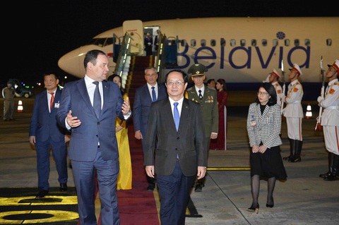Thủ tướng Belarus đến Hà Nội, bắt đầu chuyến thăm Việt Nam đầu tiên- Ảnh 2. Đây là chuyến thăm Việt Nam đầu tiên của Thủ tướng Belarus Roman Golovchenko trên cương vị mới - Ảnh: TTXVN