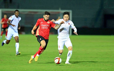 Hậu vệ Đặng Văn Tới (Hải Phòng, phải) trong trận thắng CAHN 3-1 ở vòng 4 - Ảnh: HOÀNG TÙNG Hậu vệ Đặng Văn Tới (Hải Phòng, phải) trong trận thắng CAHN 3-1 ở vòng 4 - Ảnh: HOÀNG TÙNG