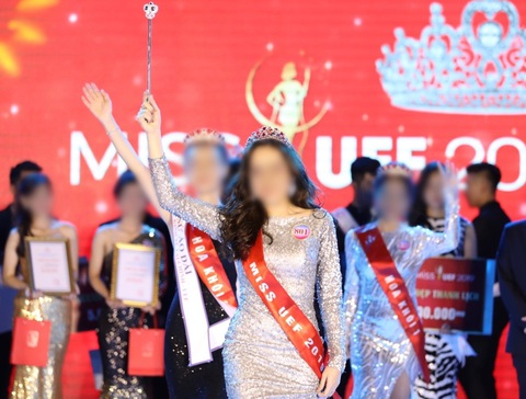 Xem xét tước danh hiệu hoa khôi của nữ sinh viên xưng luật sư đánh người- Ảnh 1. Nữ sinh viên P.N.Q. đăng quang hoa khôi Trường đại học Kinh tế - Tài chính TP.HCM năm 2019 - Ảnh: T.L.