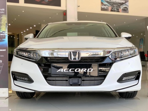 Tin tức giá xe: Honda Accord giảm kỷ lục 220 triệu, vẫn đắt hơn đối thủ- Ảnh 2. Honda Accord đang bán ở Việt Nam vẫn là thế hệ cũ - Ảnh: Đại lý Honda/Facebook