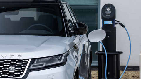 Trung tâm trưng bày Land Rover kiểu mới đầu tiên thế giới tại Việt Nam - Ảnh 11. JLR chỉ đưa xe điện tới thị trường nào đã sẵn sàng cả về nhu cầu, cơ sở hạ tầng và chính sách - Ảnh: JLR