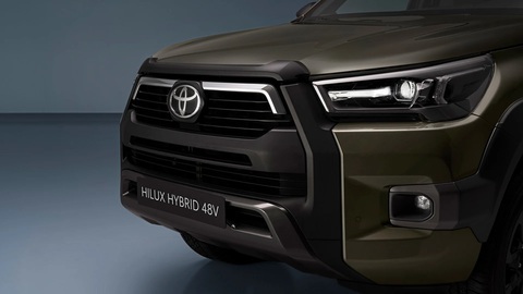 Toyota Hilux Hybrid 48V điện hóa ra mắt, về Đông Nam Á năm sau- Ảnh 3. Tên gọi xe được bổ sung hậu tố 48V để phân biệt với xe hybrid Toyota thường là loại hybrid sạc điện PHEV - Ảnh: Toyota