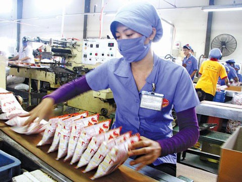 Gói mì Miliket, một trời tuổi thơ đi cùng năm tháng- Ảnh 1. Hàng chục năm đã trôi qua với bao thăng trầm của thời cuộc, gói mì giấy với hình ảnh 2 con tôm chụm đầu vào nhau của Miliket vẫn mang lại nhiều ký ức không quên đối với người tiêu dùng