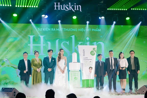 Ca sĩ Hồ Quang Hiếu ra mắt thương hiệu mỹ phẩm Huskin- Ảnh 2. Ca sĩ Hồ Quang Hiếu ra mắt thương hiệu mỹ phẩm Huskin- Ảnh 2.