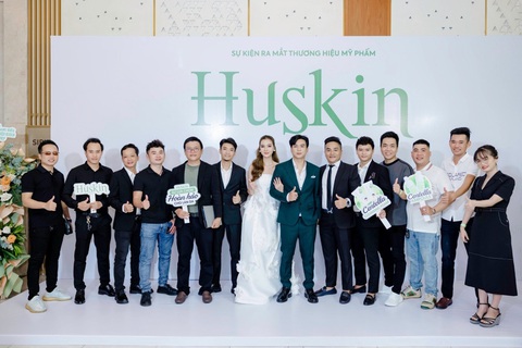 Ca sĩ Hồ Quang Hiếu ra mắt thương hiệu mỹ phẩm Huskin- Ảnh 4. Ca sĩ Hồ Quang Hiếu ra mắt thương hiệu mỹ phẩm Huskin- Ảnh 4.