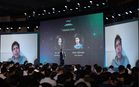 Cuộc trò chuyện trực tuyến giữa CEO của OpenAI Sam Altman và TS. Bùi Hải Hưng, CEO của VinAI tại AI Day 2023 - Ảnh: MỘC ANH Cuộc trò chuyện trực tuyến giữa CEO của OpenAI Sam Altman và TS Bùi Hải Hưng, CEO của VinAI, tại AI Day 2023 - Ảnh: MỘC ANH